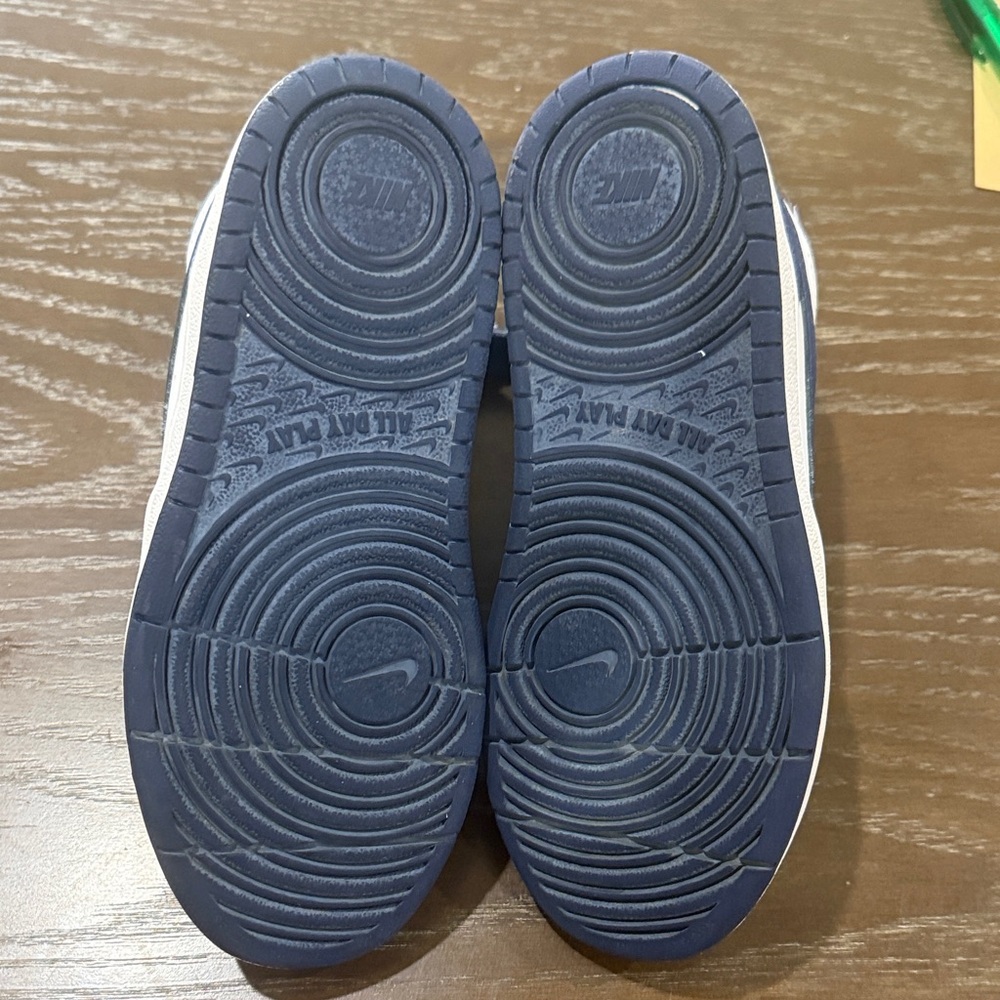 Nike Kids Navy and White Sneakers - Picture 4 of 5